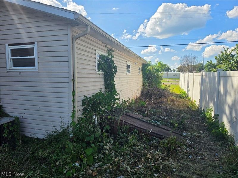49 E Muskingum Avenue, Dresden, OH 43821 Photo 2