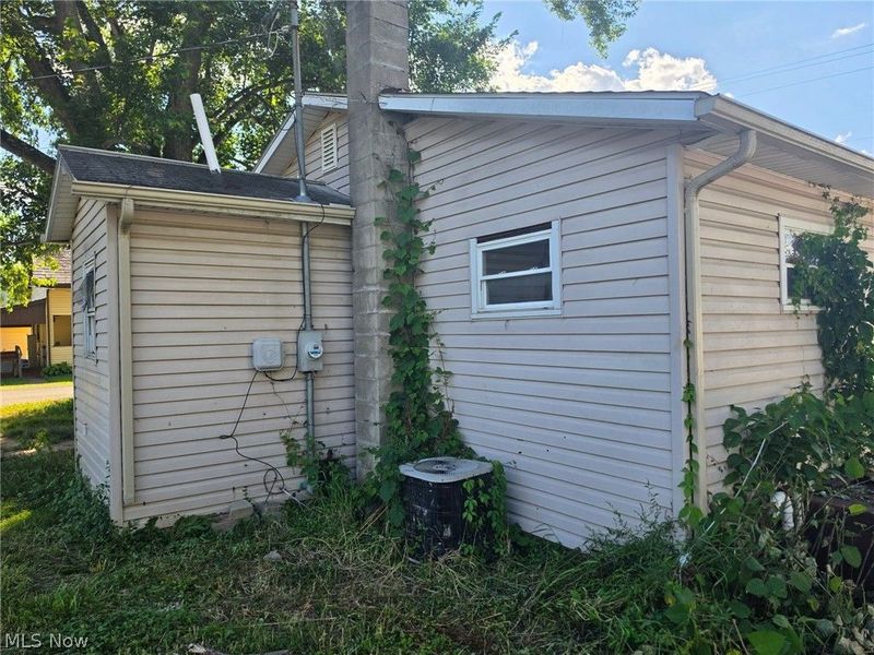 49 E Muskingum Avenue, Dresden, OH 43821 Photo 3