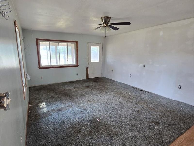 49 E Muskingum Avenue, Dresden, OH 43821 Photo 9