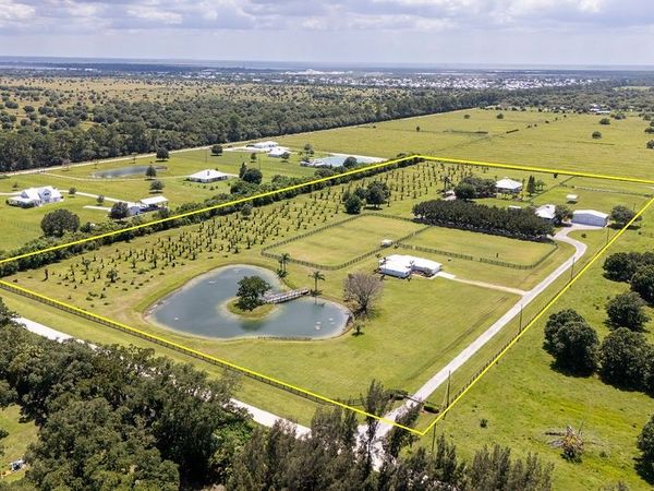 2305 58th Ave SW, Vero Beach, FL 32968