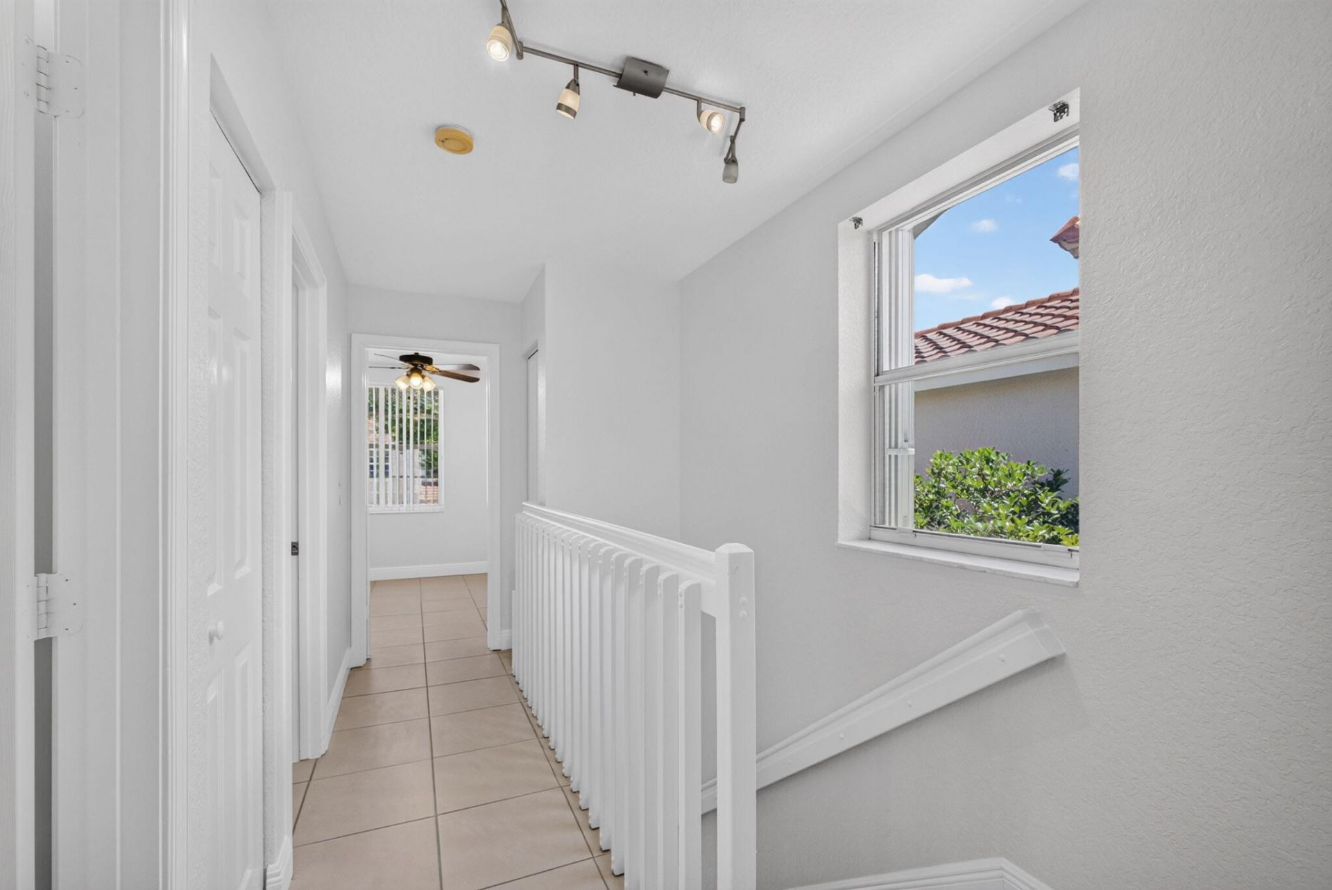 946 Summit Lake Drive, West Palm Beach, FL 33406 Photo