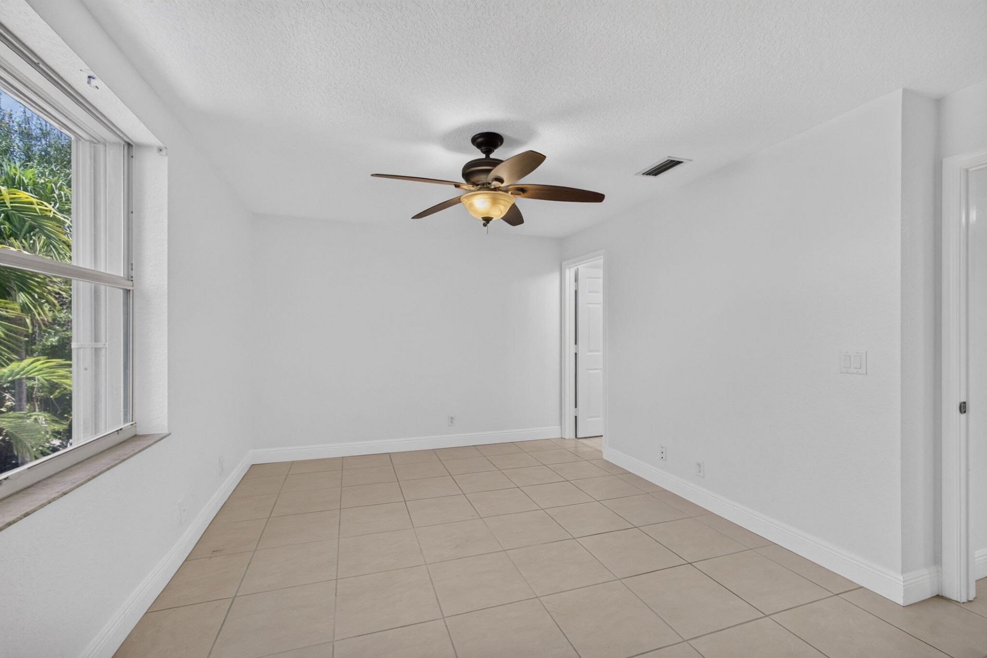 946 Summit Lake Drive, West Palm Beach, FL 33406 Photo