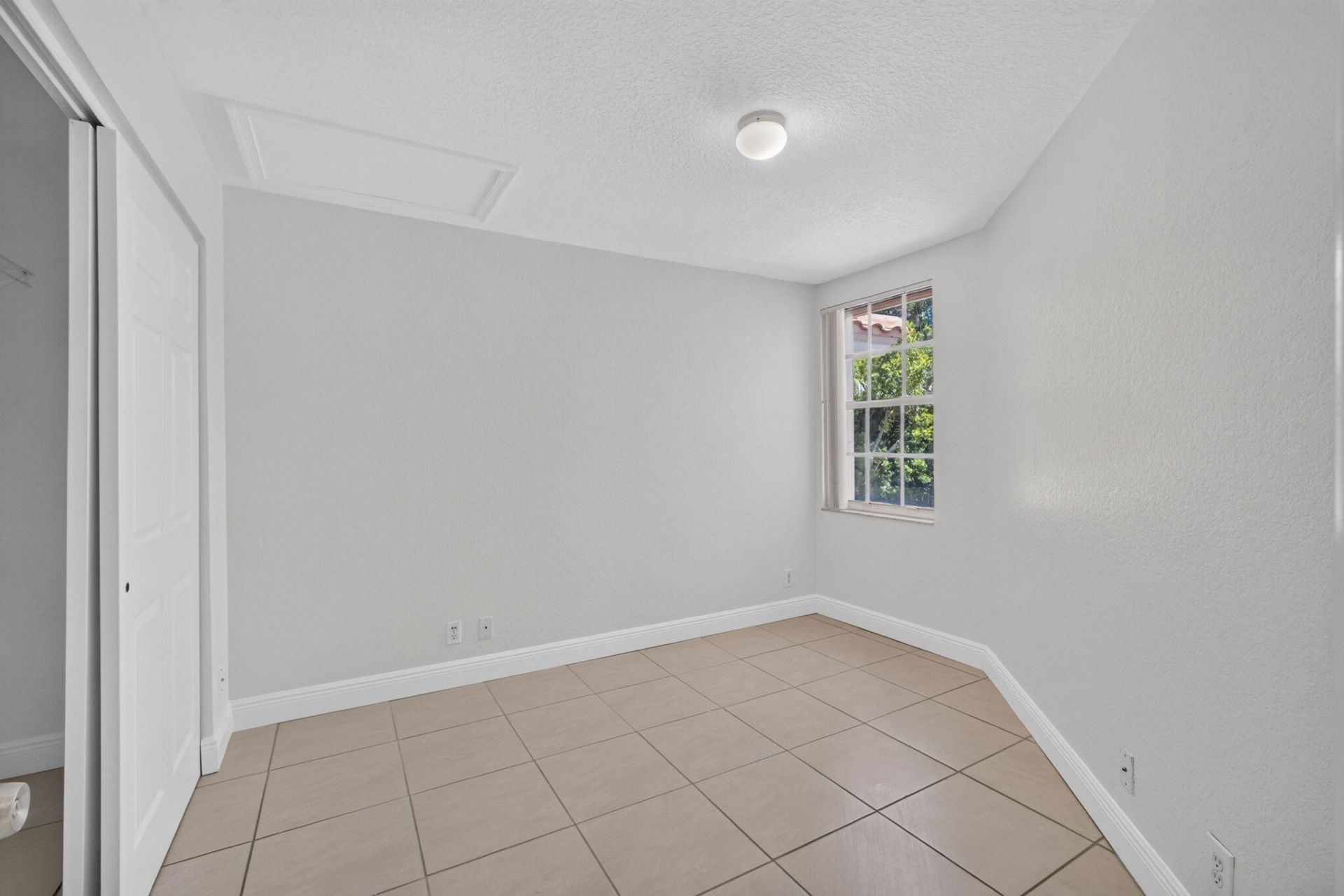 946 Summit Lake Drive, West Palm Beach, FL 33406 Photo