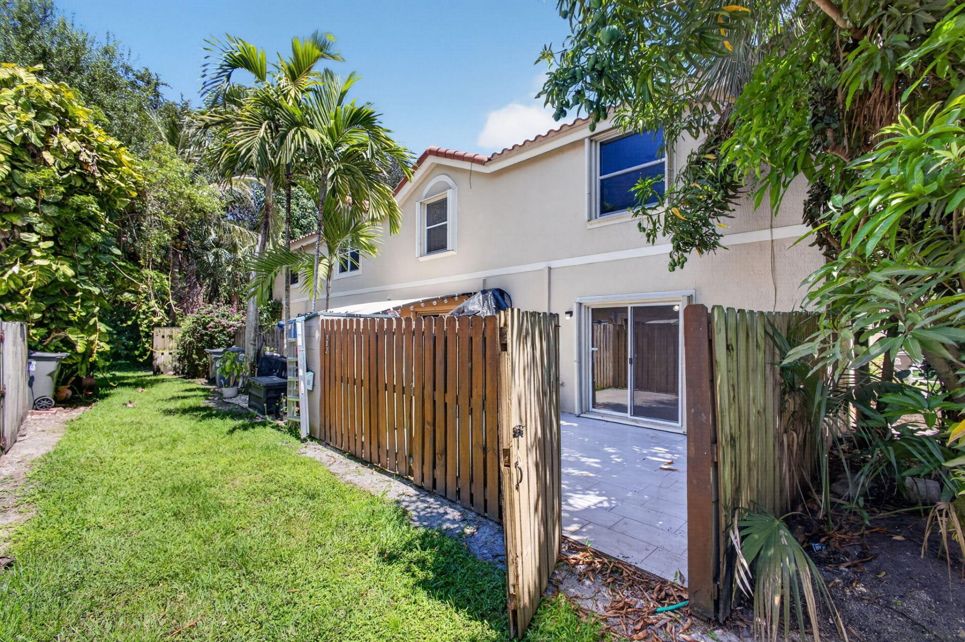 946 Summit Lake Drive, West Palm Beach, FL 33406 Photo
