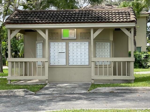 946 Summit Lake Drive, West Palm Beach, FL 33406 Photo