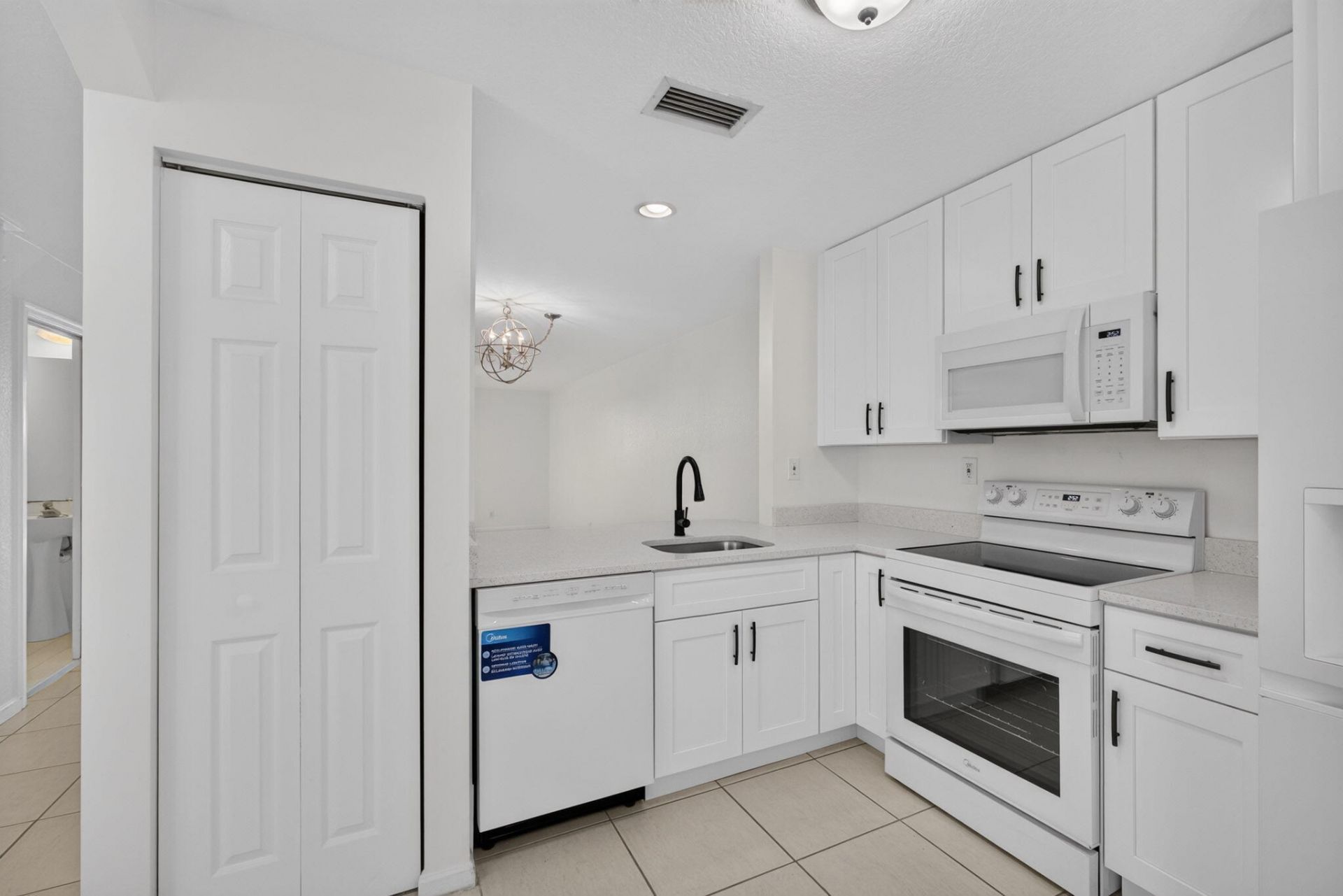 946 Summit Lake Drive, West Palm Beach, FL 33406 Photo