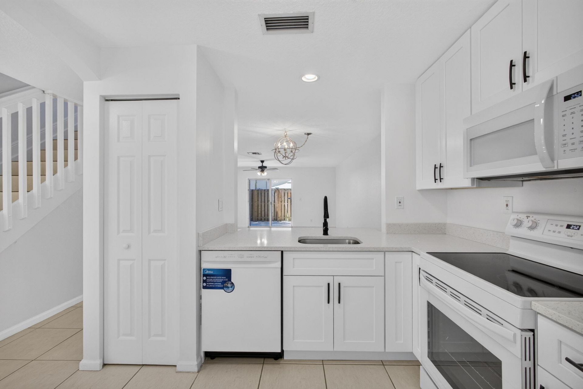 946 Summit Lake Drive, West Palm Beach, FL 33406 Photo