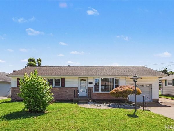 250 Monterey Drive , Florissant, MO 63031