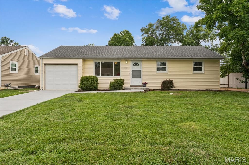 9516 Marbob Drive, Saint Louis, MO 63123 Main Photo