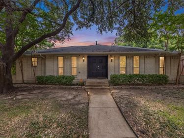 2304 babalos Lane, Dallas, TX 75228