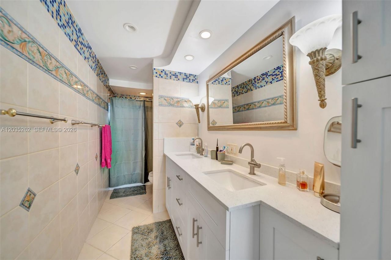 5005 Collins Ave, Unit PH02, Miami Beach, FL 33140 Photo