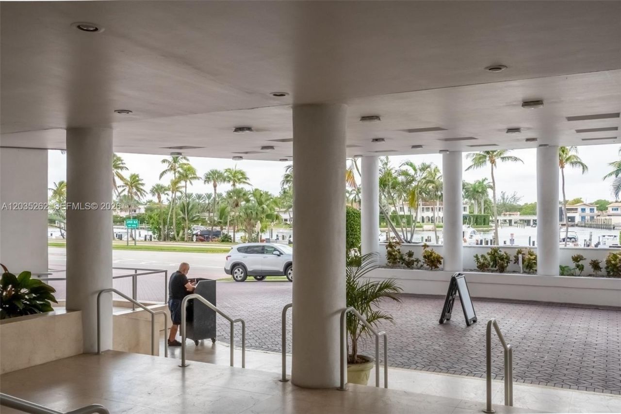 5005 Collins Ave, Unit PH02, Miami Beach, FL 33140 Photo