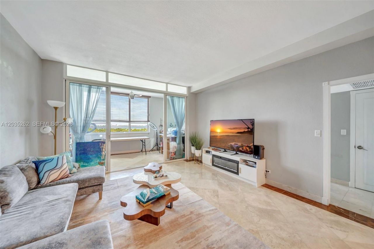 5005 Collins Ave, Unit PH02, Miami Beach, FL 33140 Photo