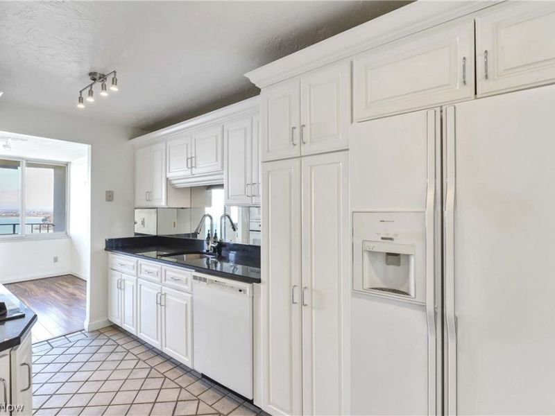 12900 Lake Avenue, Unit 1624, Lakewood, OH 44107 Photo 13