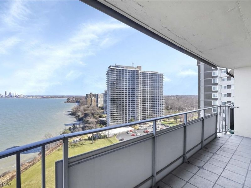 12900 Lake Avenue, Unit 1624, Lakewood, OH 44107 Photo 4