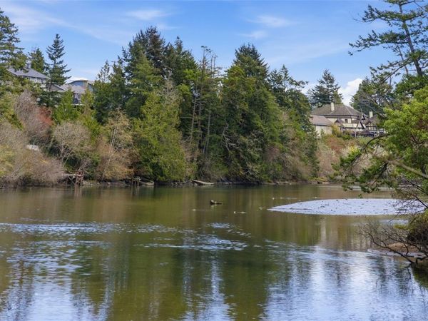 107 Parsons Rd, View Royal, BC V9B 3J8