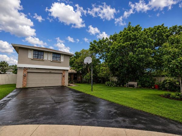 13870 Magnolia Ct, Davie, FL 33325