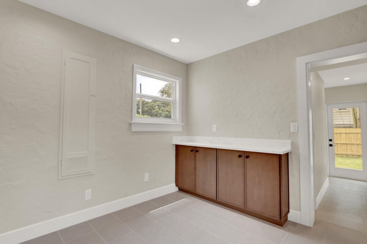 842 Selkirk Street, West Palm Beach, FL 33405 Photo
