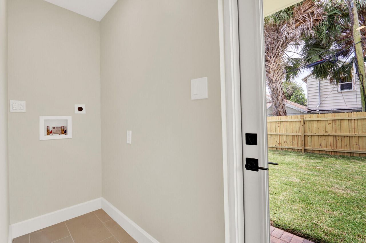 842 Selkirk Street, West Palm Beach, FL 33405 Photo