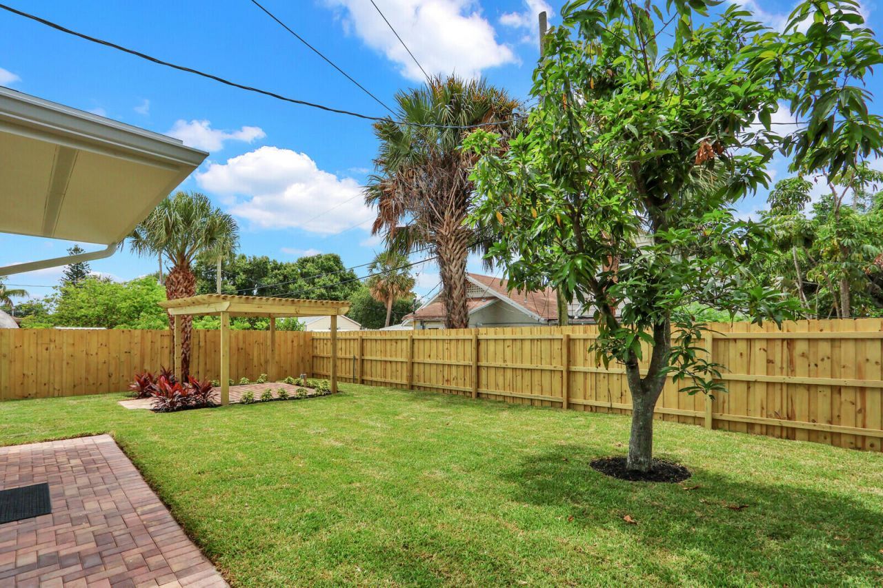 842 Selkirk Street, West Palm Beach, FL 33405 Photo