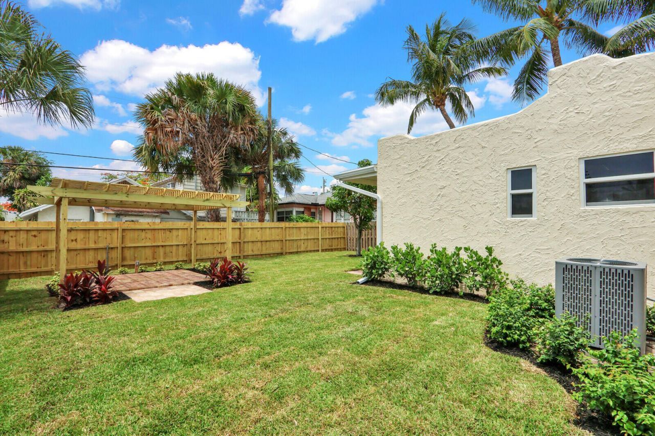 842 Selkirk Street, West Palm Beach, FL 33405 Photo