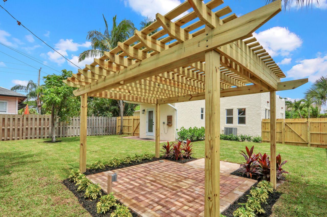 842 Selkirk Street, West Palm Beach, FL 33405 Photo
