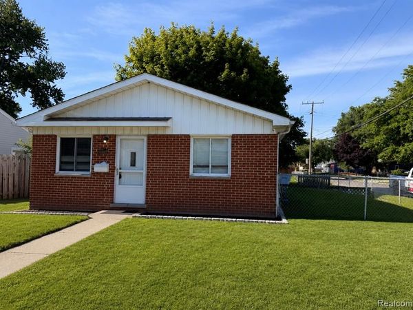 1704 E Meyers Avenue, Hazel Park, MI 48030