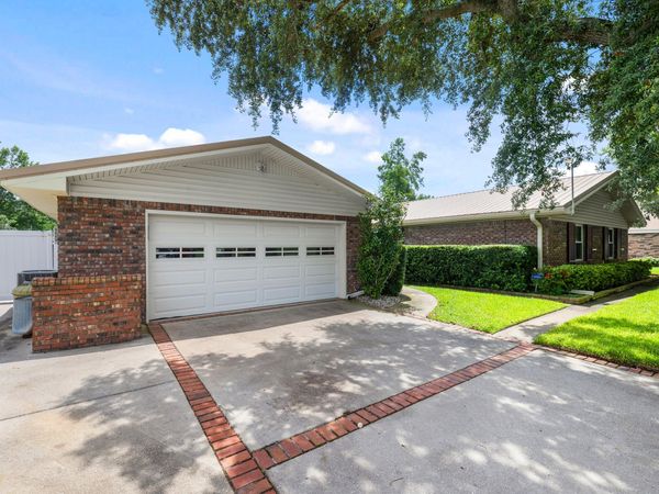 21 Pebble Beach Drive, Shalimar, FL 32579