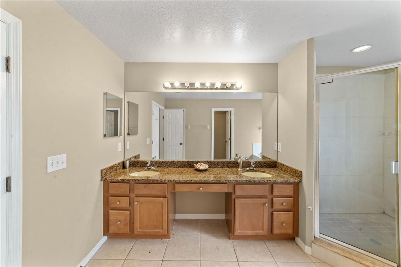 6110 39th Court E, Bradenton, FL 34203 Photo