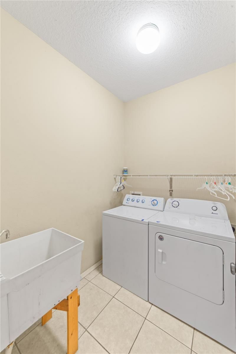 6110 39th Court E, Bradenton, FL 34203 Photo