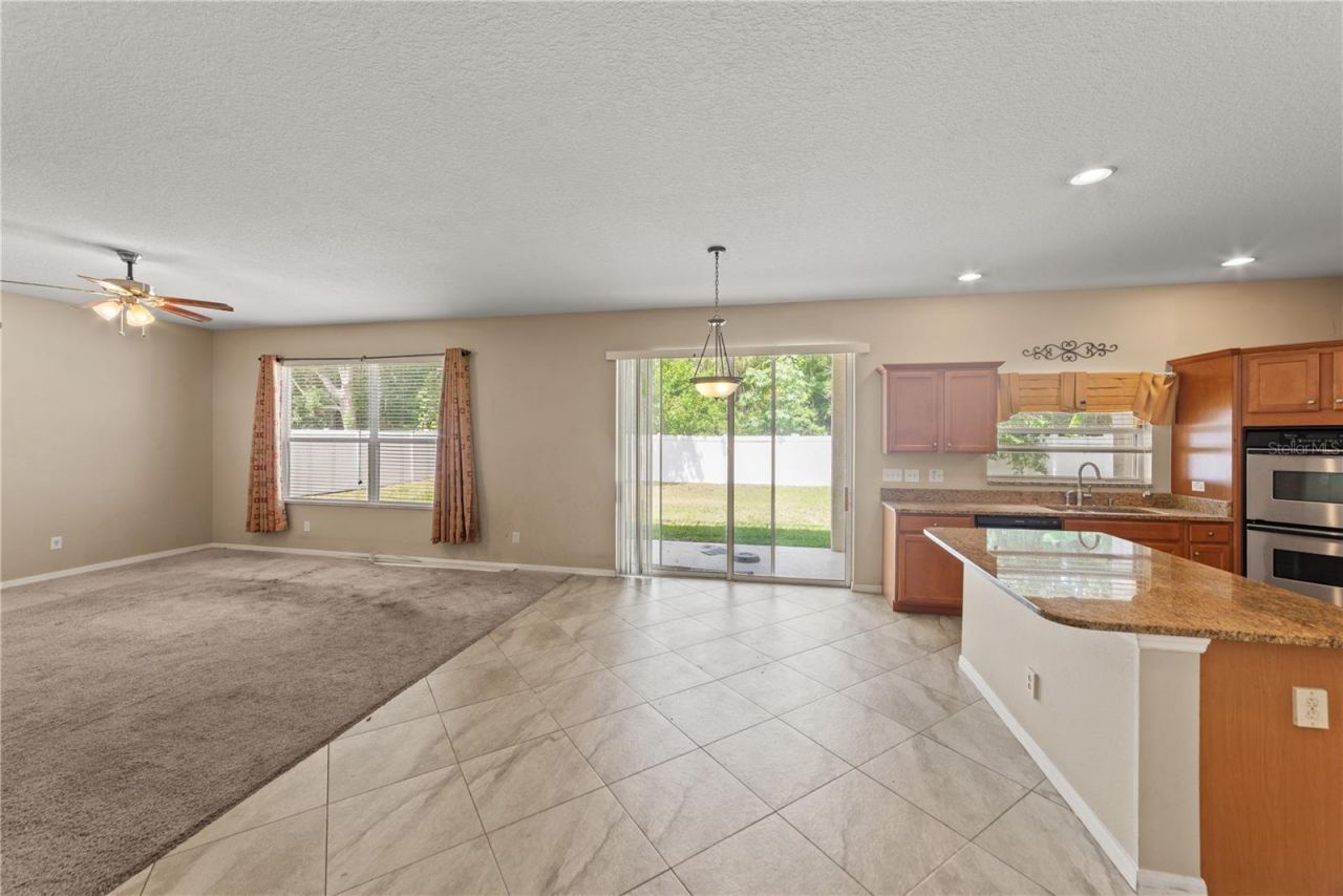 6110 39th Court E, Bradenton, FL 34203 Photo
