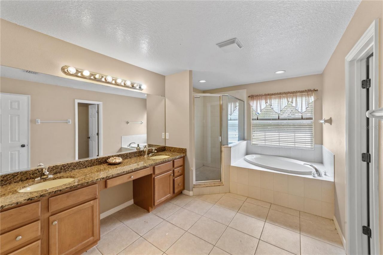 6110 39th Court E, Bradenton, FL 34203 Photo
