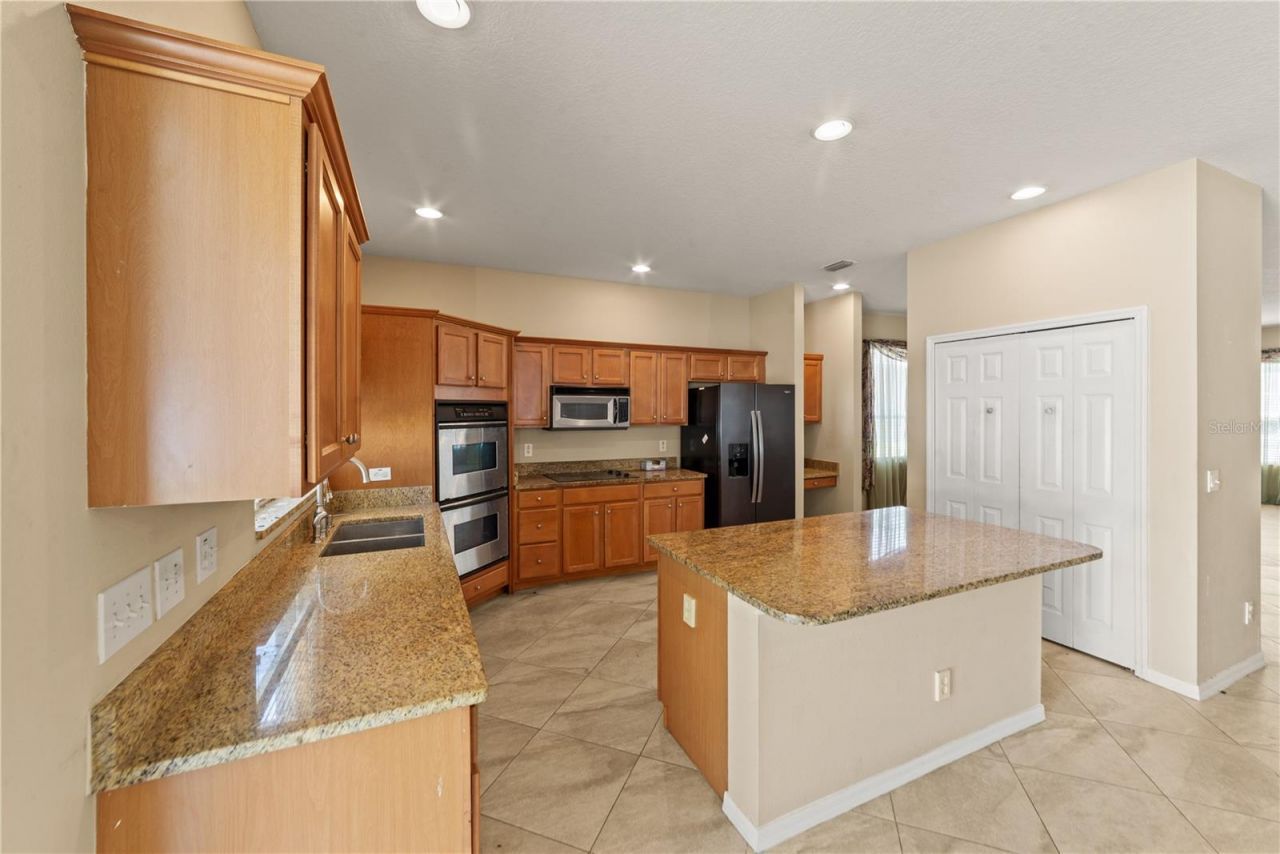 6110 39th Court E, Bradenton, FL 34203 Photo