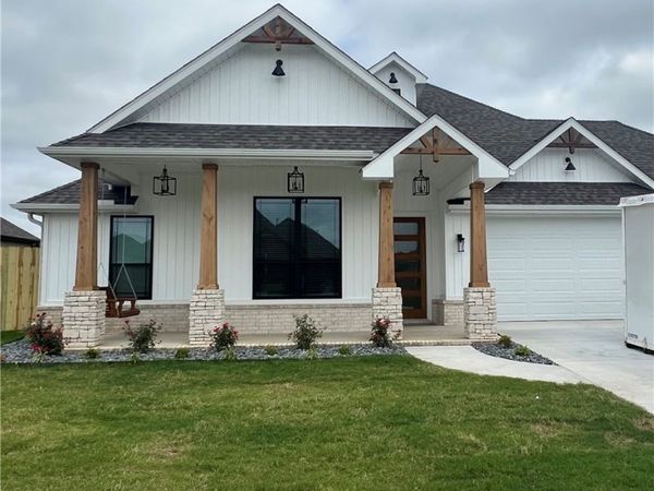 1800 Gaines Street , Pea Ridge, AR 72751
