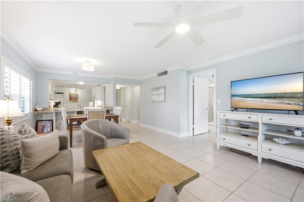 1083 Forest Lakes Dr, Unit 209, Naples, FL 34105 Photo