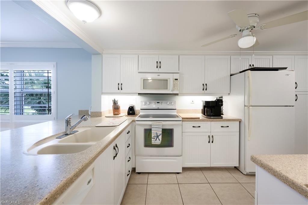 1083 Forest Lakes Dr, Unit 209, Naples, FL 34105 Photo