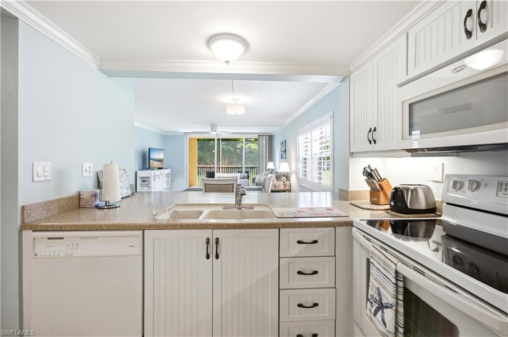 1083 Forest Lakes Dr, Unit 209, Naples, FL 34105 Photo