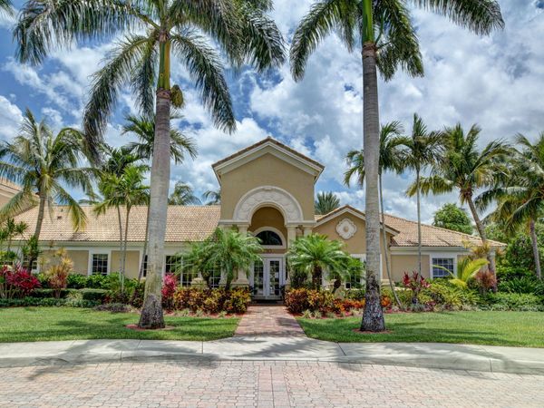 272 Village Boulevard, Unit 7102, Tequesta, FL 33469