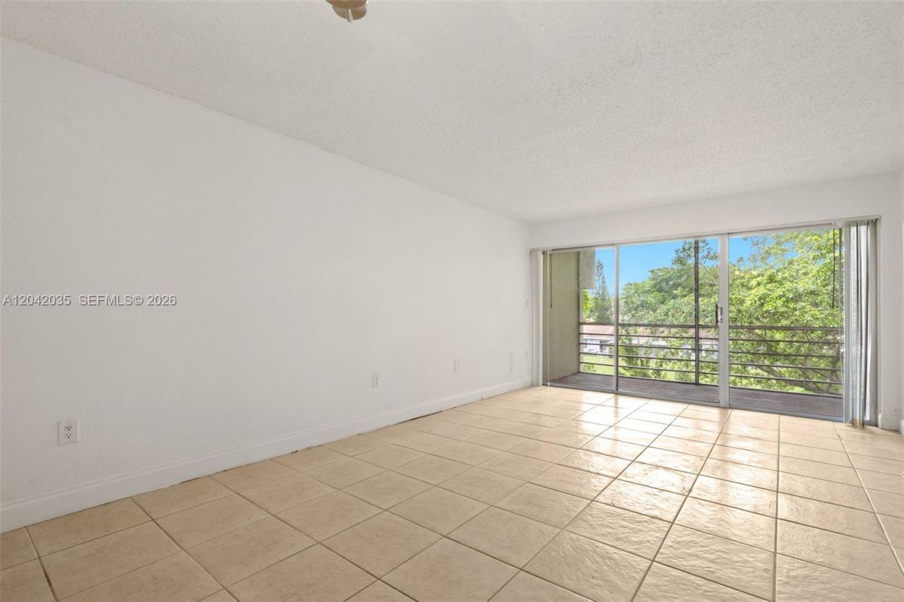 4215 N University Dr, Unit 305, Sunrise, FL 33351 Photo