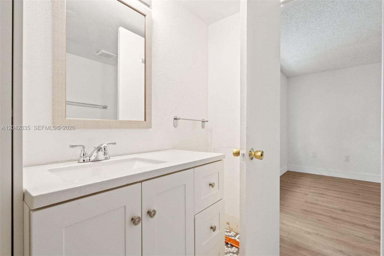 4215 N University Dr, Unit 305, Sunrise, FL 33351 Photo