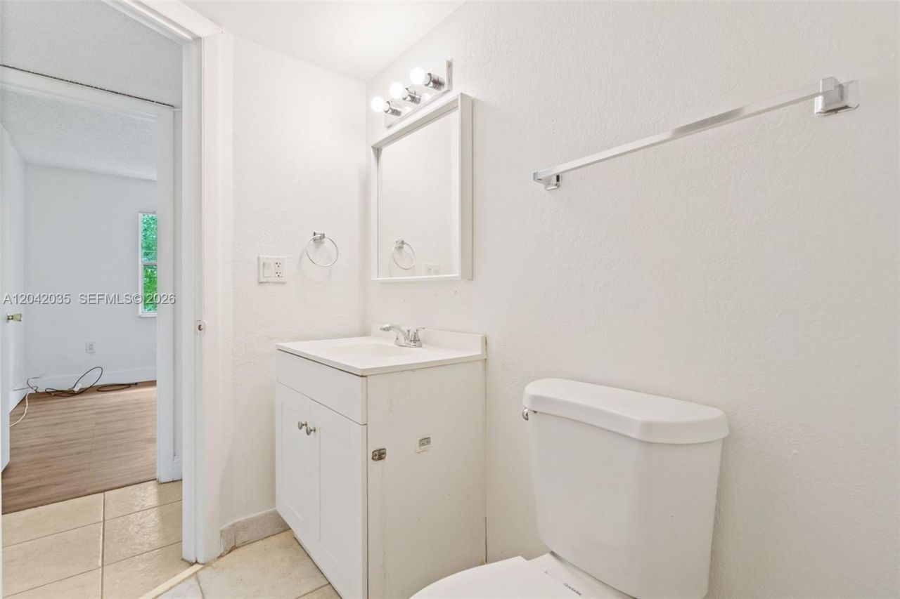 4215 N University Dr, Unit 305, Sunrise, FL 33351 Photo