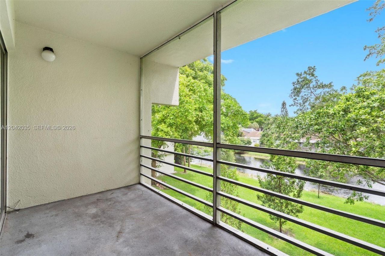 4215 N University Dr, Unit 305, Sunrise, FL 33351 Photo
