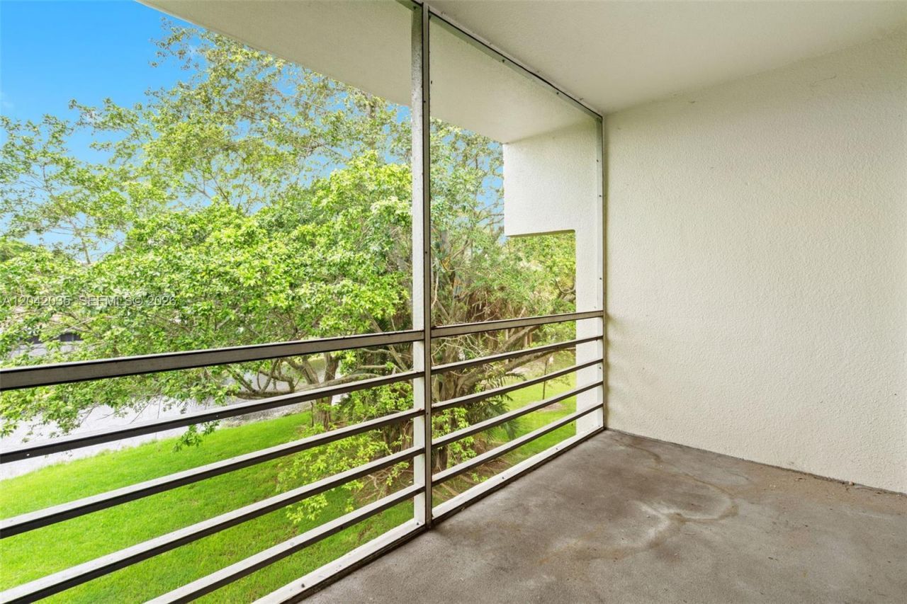 4215 N University Dr, Unit 305, Sunrise, FL 33351 Photo
