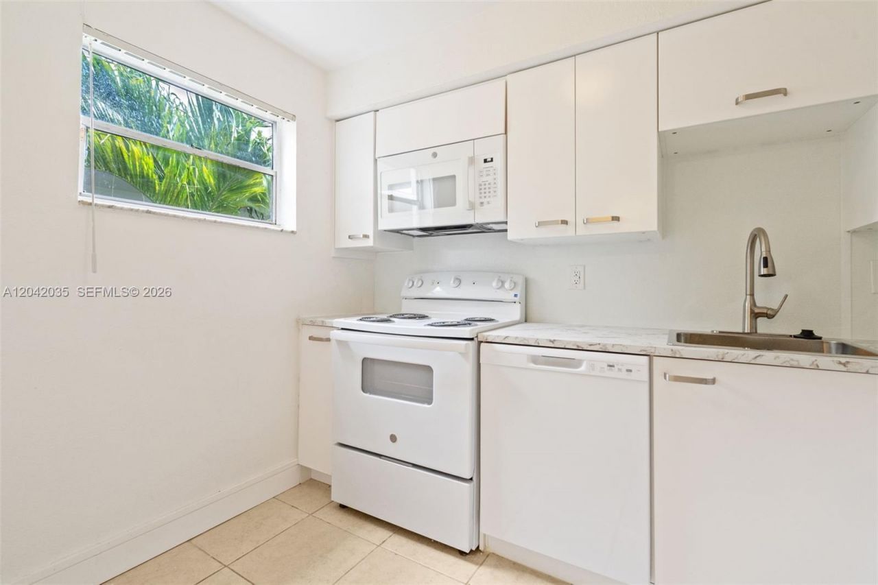 4215 N University Dr, Unit 305, Sunrise, FL 33351 Photo