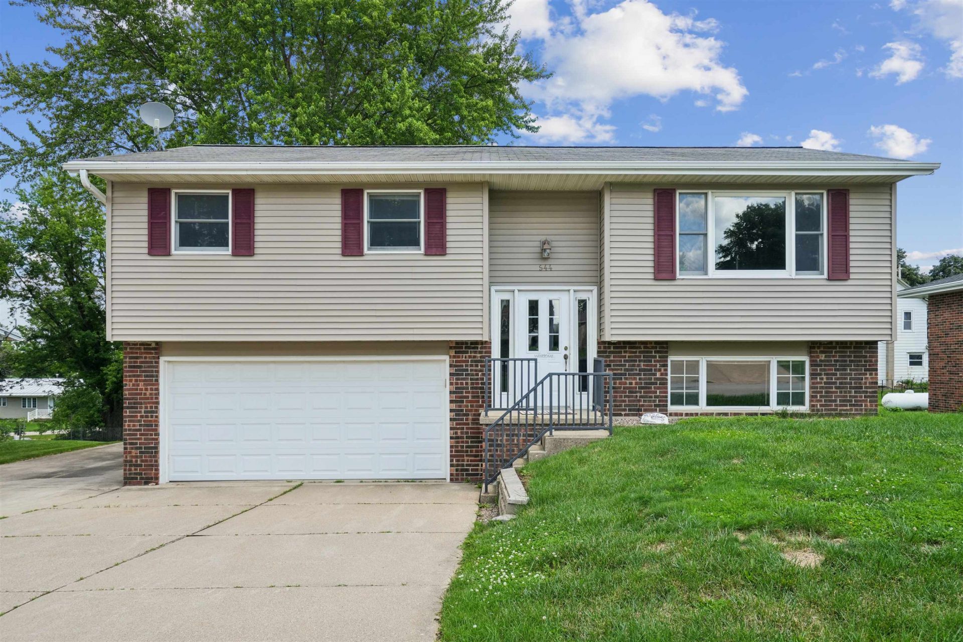 944 Parkview Drive, Holy Cross, IA 52053 Main Photo
