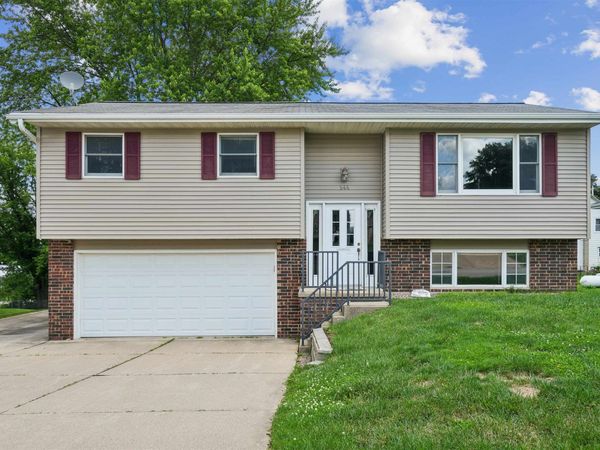 944 Parkview Drive, Holy Cross, IA 52053