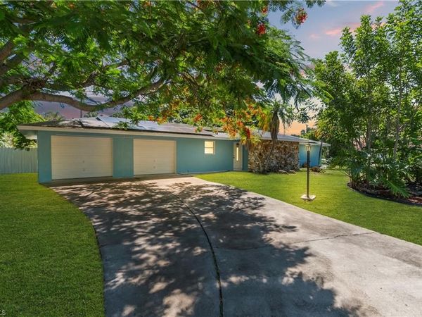 139 E Lake DR, LEHIGH ACRES, FL 33936