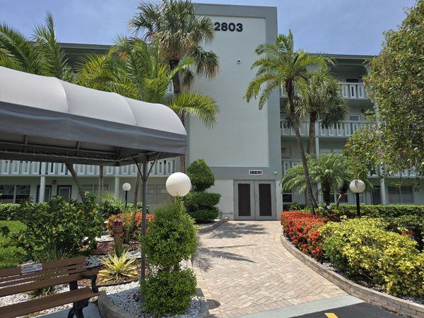 2803 Victoria Way, Unit B1, Coconut Creek, FL 33066