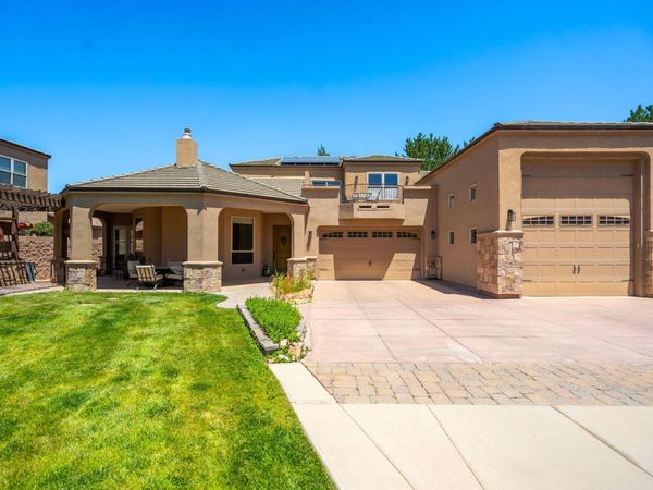 323 Nuevo Hacienda Lane NW, Los Ranchos, NM 87107