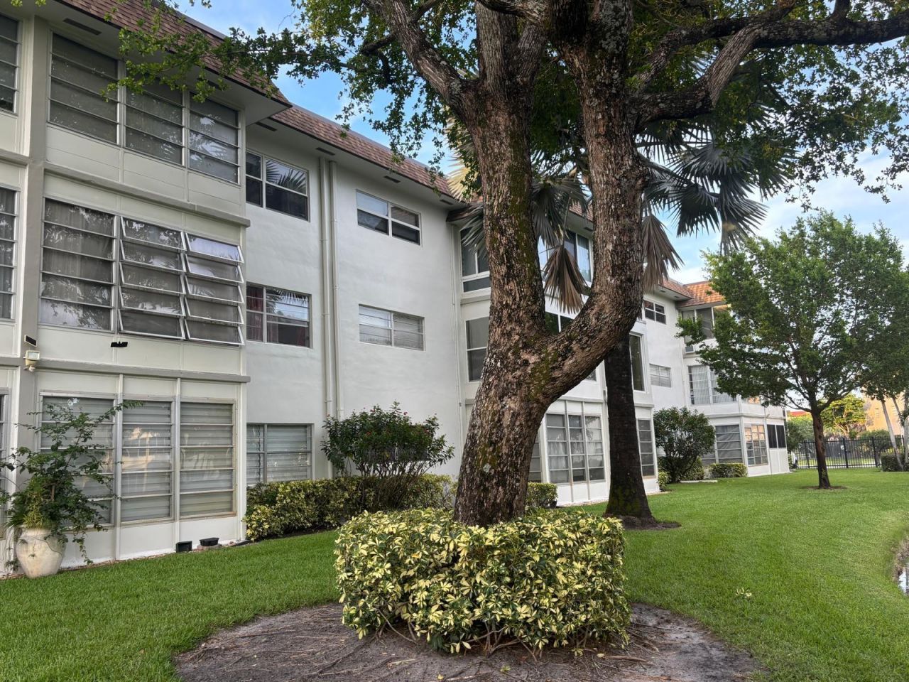 5171 W Oakland Park Boulevard, Unit 308, Lauderdale Lakes, FL 33313 Photo
